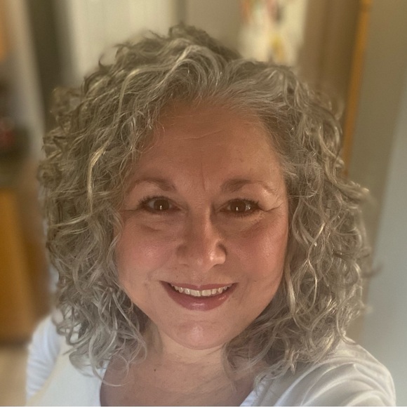 Meet your Posher, Lainey - Picture 2 of 2